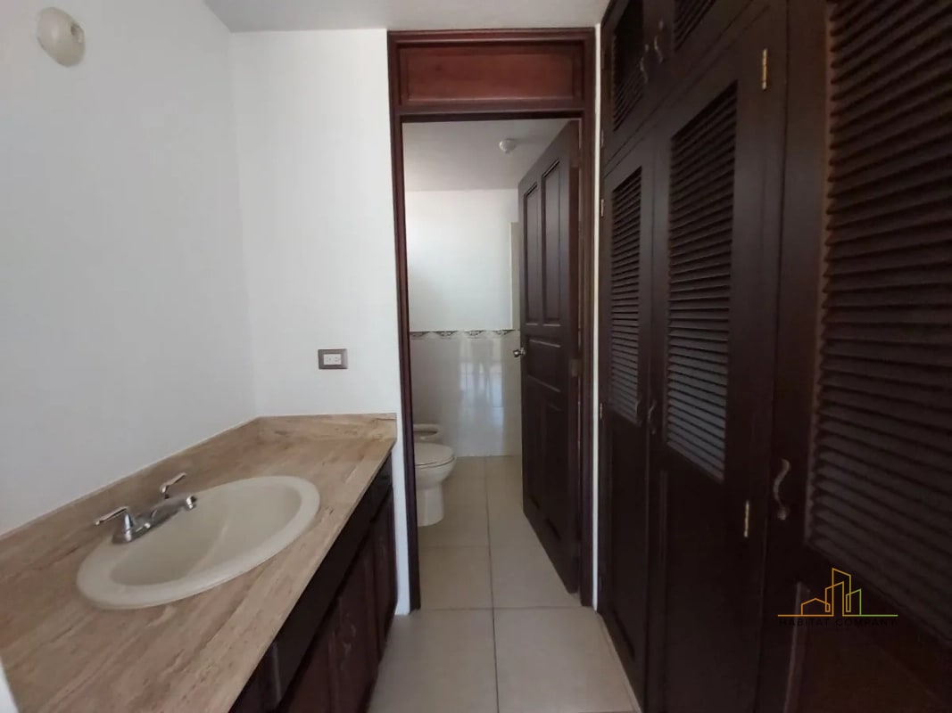 Casa en Renta Km 16 CES, Calle de Olmeca, Condominio Santa Mónica, Fraijanes, (3 Dorm) - 2