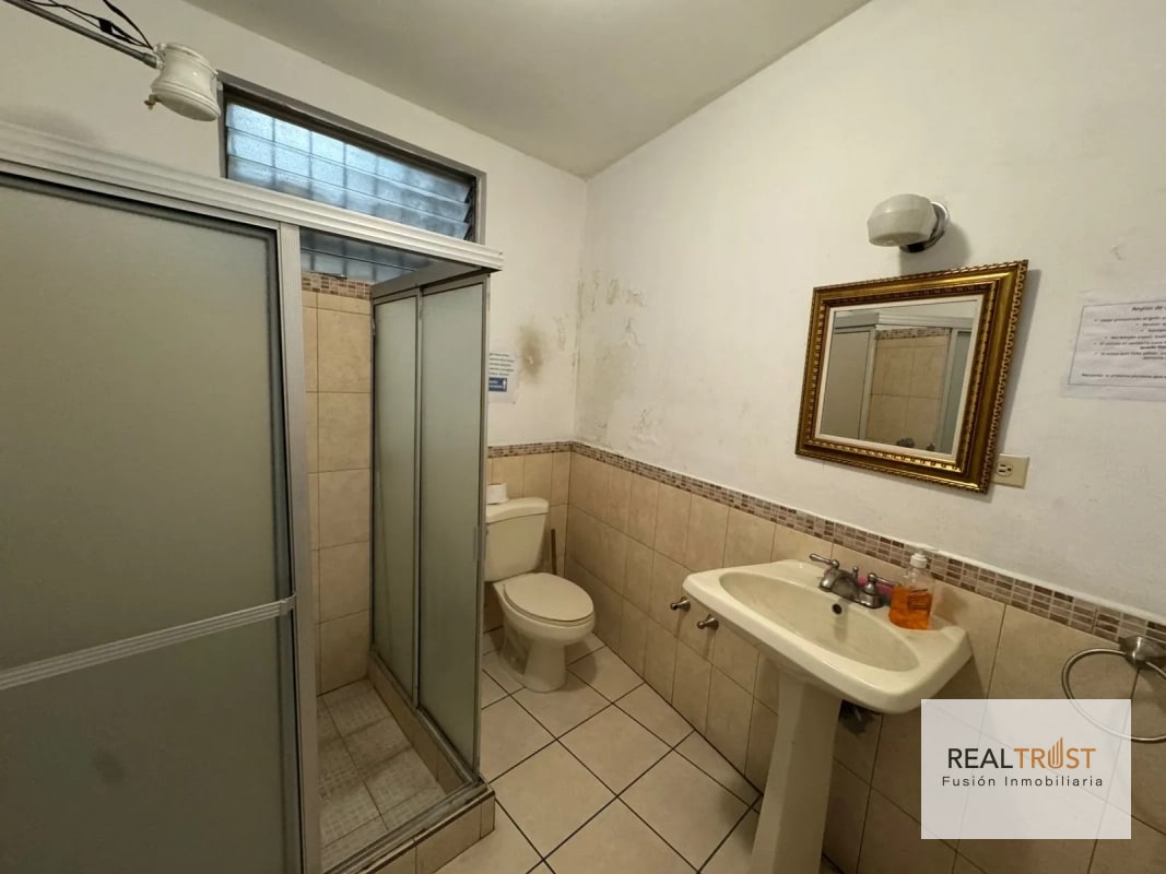 Casa para oficinas en zona 13 a pocos pasos de las Américas - 14