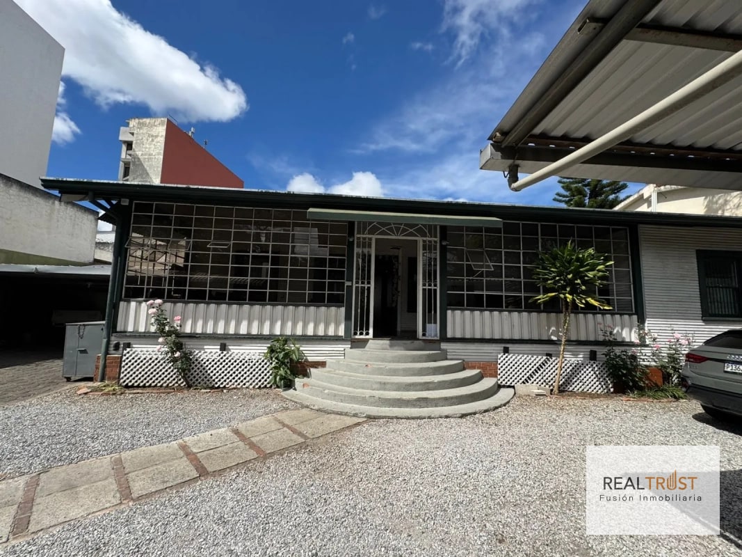 Casa para oficinas en zona 13 a pocos pasos de las Américas - 13