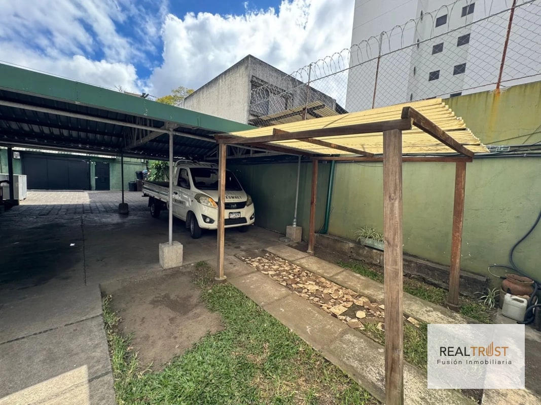 Casa para oficinas en zona 13 a pocos pasos de las Américas - 12