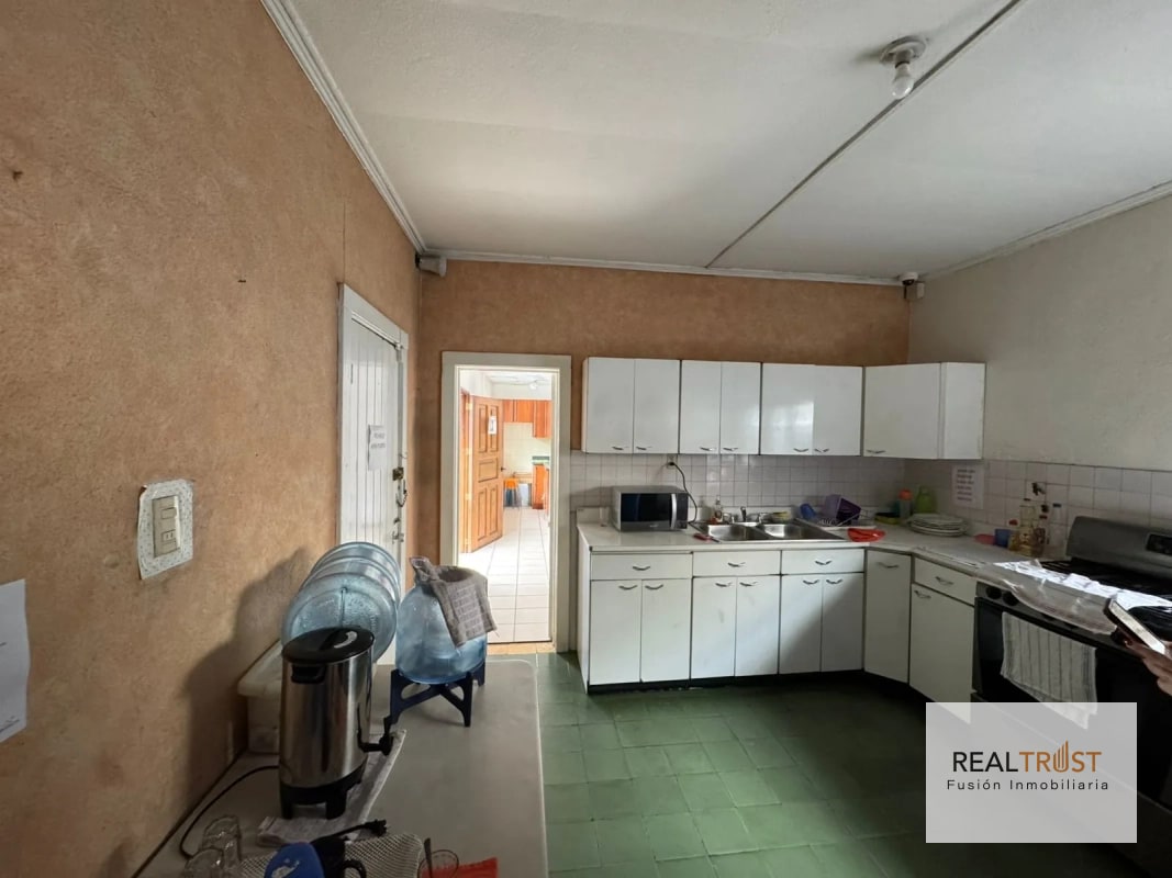 Casa para oficinas en zona 13 a pocos pasos de las Américas - 11
