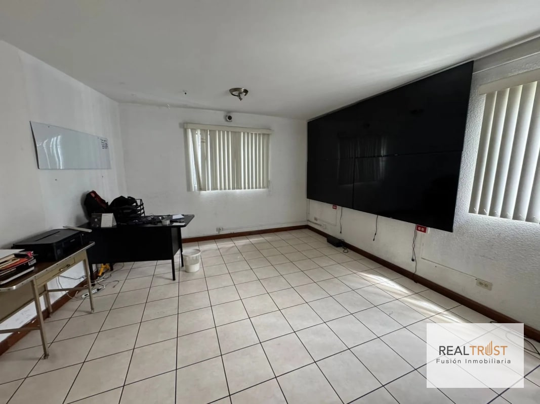 Casa para oficinas en zona 13 a pocos pasos de las Américas - 4