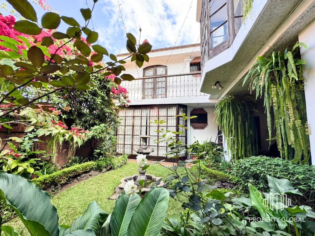 Casa 5 dormitorios en venta en Colonia Lourdes Zona 16 - 1