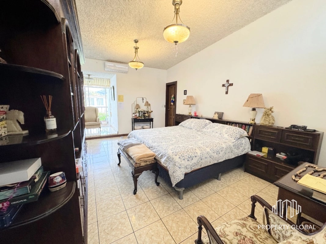 Casa 5 dormitorios en venta en Colonia Lourdes Zona 16 - 11