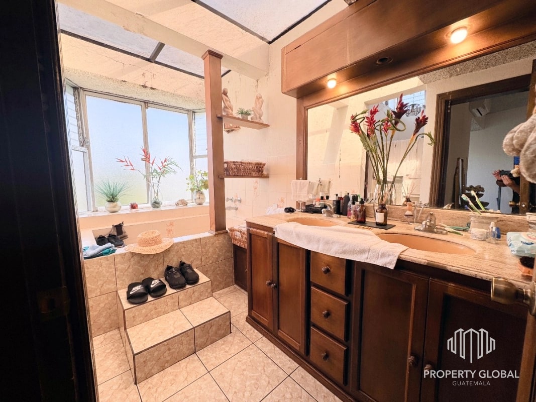 Casa 5 dormitorios en venta en Colonia Lourdes Zona 16 - 10