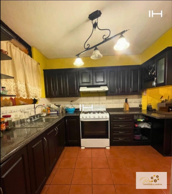 🏡 VENDO CASA EN CIUDAD SAN CRISTÓBAL 📍 Ubicada sobre el boulevard principal, dentro de condominio - 16