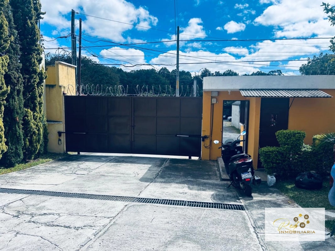 🏡 VENDO CASA EN CIUDAD SAN CRISTÓBAL 📍 Ubicada sobre el boulevard principal, dentro de condominio - 2