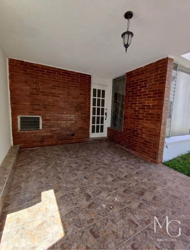 Casa en renta en zona 16 - 9
