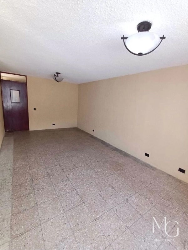 Casa en renta en zona 16 - 8