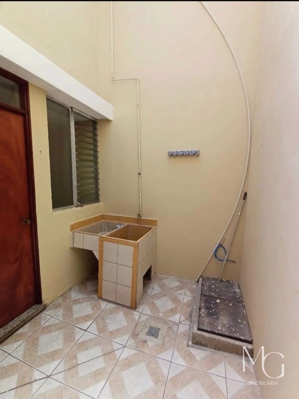 Casa en renta en zona 16 - 3