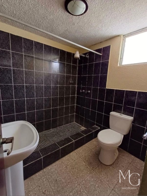 Casa en renta en zona 16 - 2