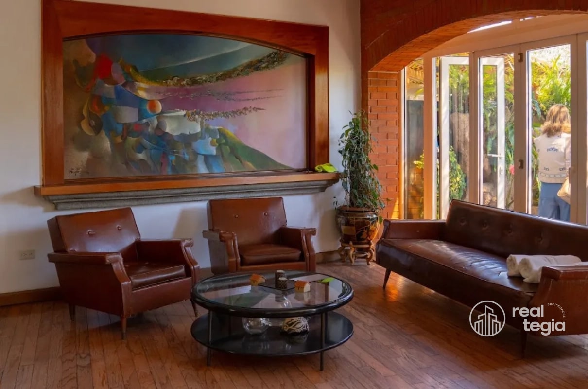 CASA EN VENTA ZONA 15 - 6