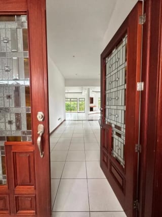 Amplia e iluminada casa en Kanajuyú zona 16 — Casa en Venta en Kanajuyú, Zona 16, Guatemala, Ciudad — miniatura 1 de 6