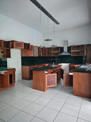 Amplia e iluminada casa en Kanajuyú zona 16 — Casa en Venta en Kanajuyú, Zona 16, Guatemala, Ciudad — miniatura 6 de 6