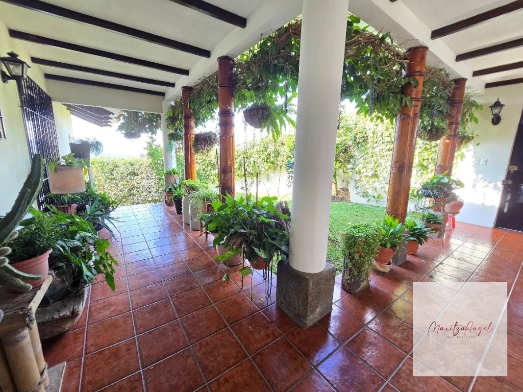 CASA EN VENTA EN ZONA 16 - 12