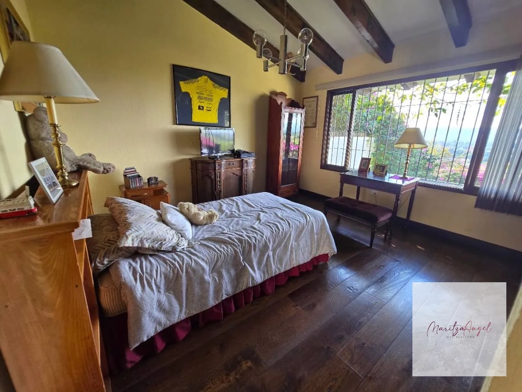 CASA EN VENTA EN ZONA 16 - 6