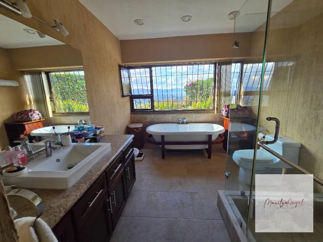 CASA EN VENTA EN ZONA 16 - 4