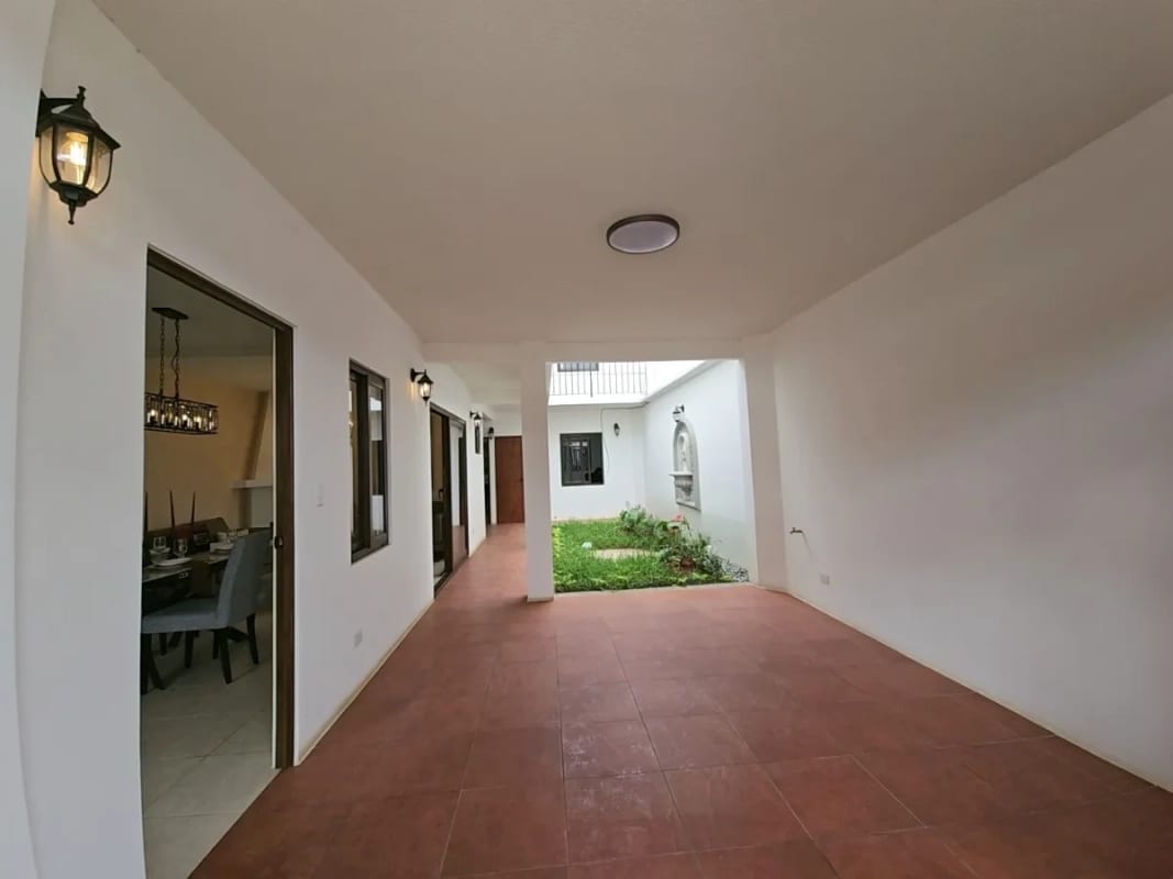 Se renta casa, Paseo San Lorenzo, Antigua GT, 5 hab, $1200 - 12