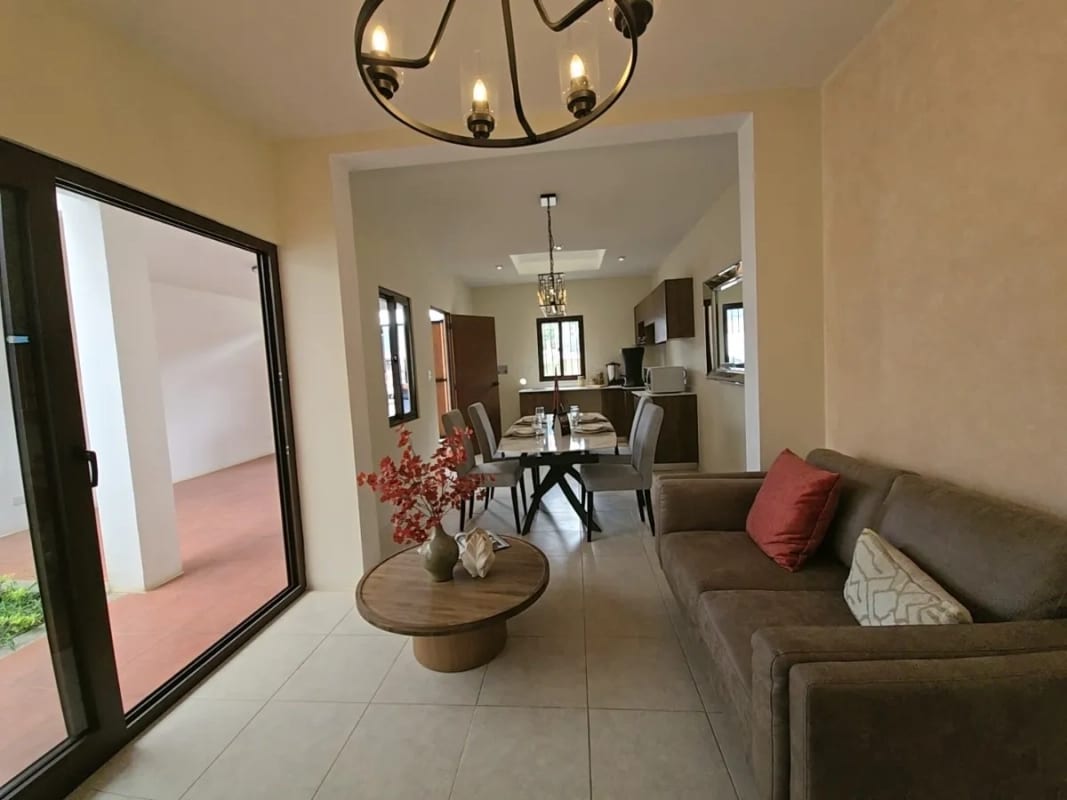 Se renta casa, Paseo San Lorenzo, Antigua GT, 5 hab, $1200 - 10