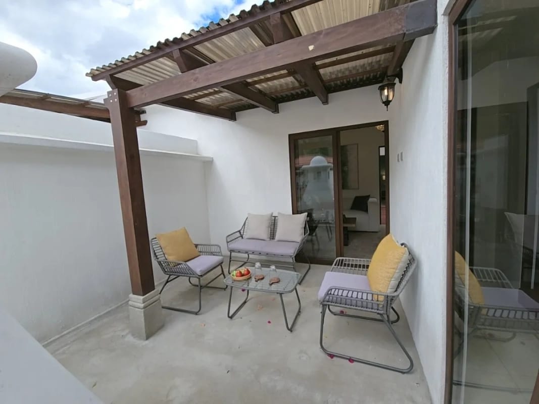Se renta casa, Paseo San Lorenzo, Antigua GT, 5 hab, $1200 - 3