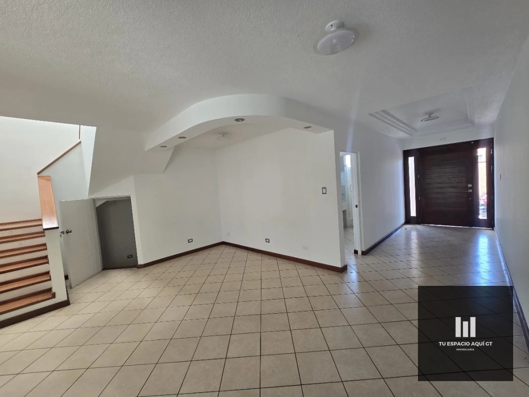 Oportunidad en Vista Hermosa 3, Hermosa Casa con amplio Jardín - 11