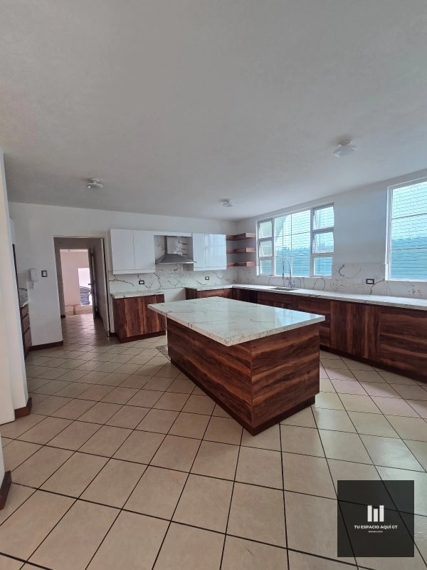 Oportunidad en Vista Hermosa 3, Hermosa Casa con amplio Jardín - 10