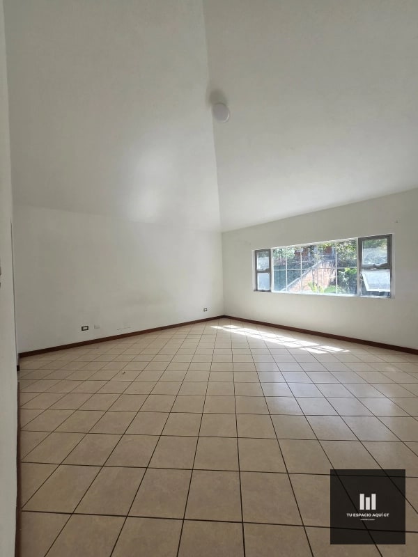 Oportunidad en Vista Hermosa 3, Hermosa Casa con amplio Jardín - 4