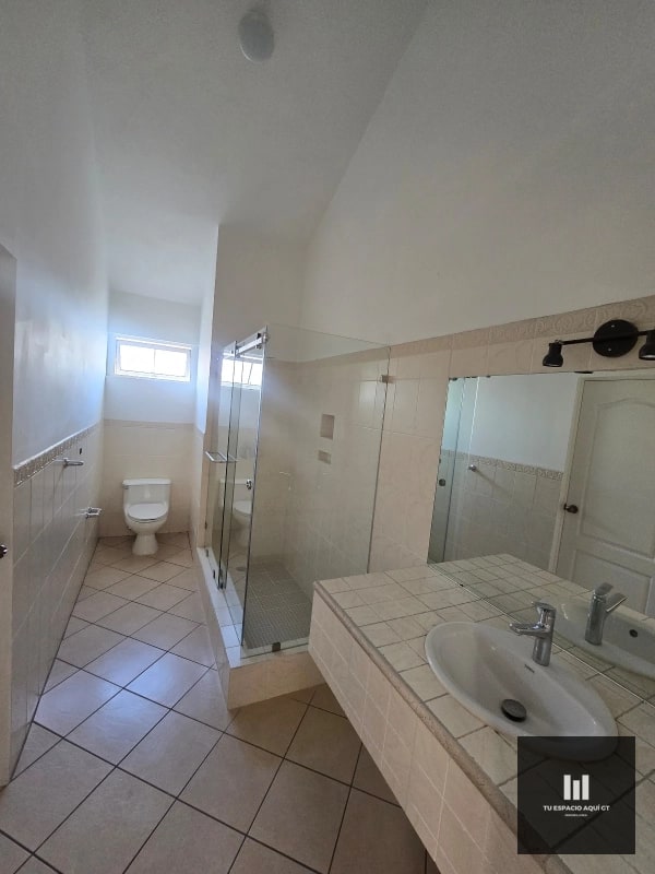 Oportunidad en Vista Hermosa 3, Hermosa Casa con amplio Jardín - 3