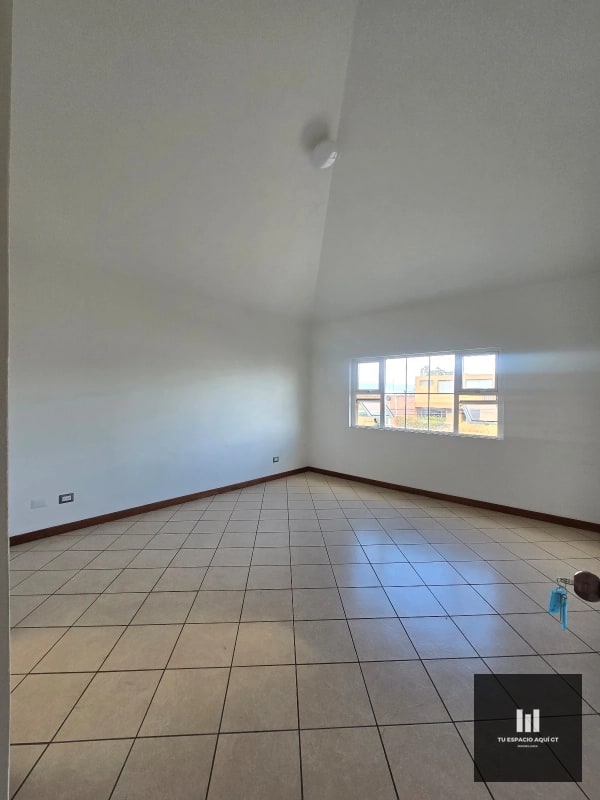 Oportunidad en Vista Hermosa 3, Hermosa Casa con amplio Jardín - 2