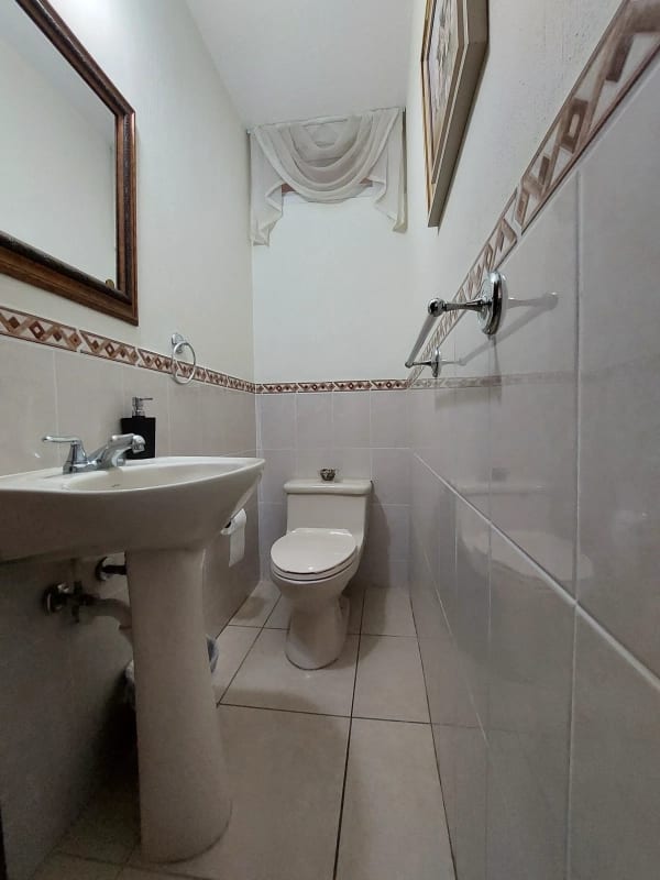 Renta de Casa Amueblada en Km 16.5 Carr. Olmeca — Casa en Alquiler en Villas de Santa Mónica, Carretera a El Salvador, Guatemala, Ciudad — foto 9 de 12