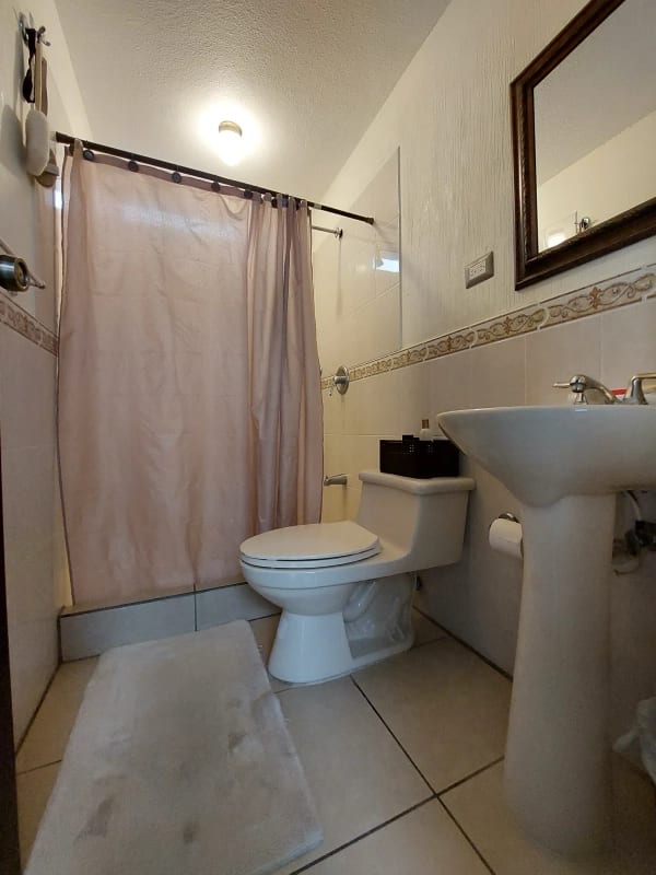 Renta de Casa Amueblada en Km 16.5 Carr. Olmeca — Casa en Alquiler en Villas de Santa Mónica, Carretera a El Salvador, Guatemala, Ciudad — foto 3 de 12