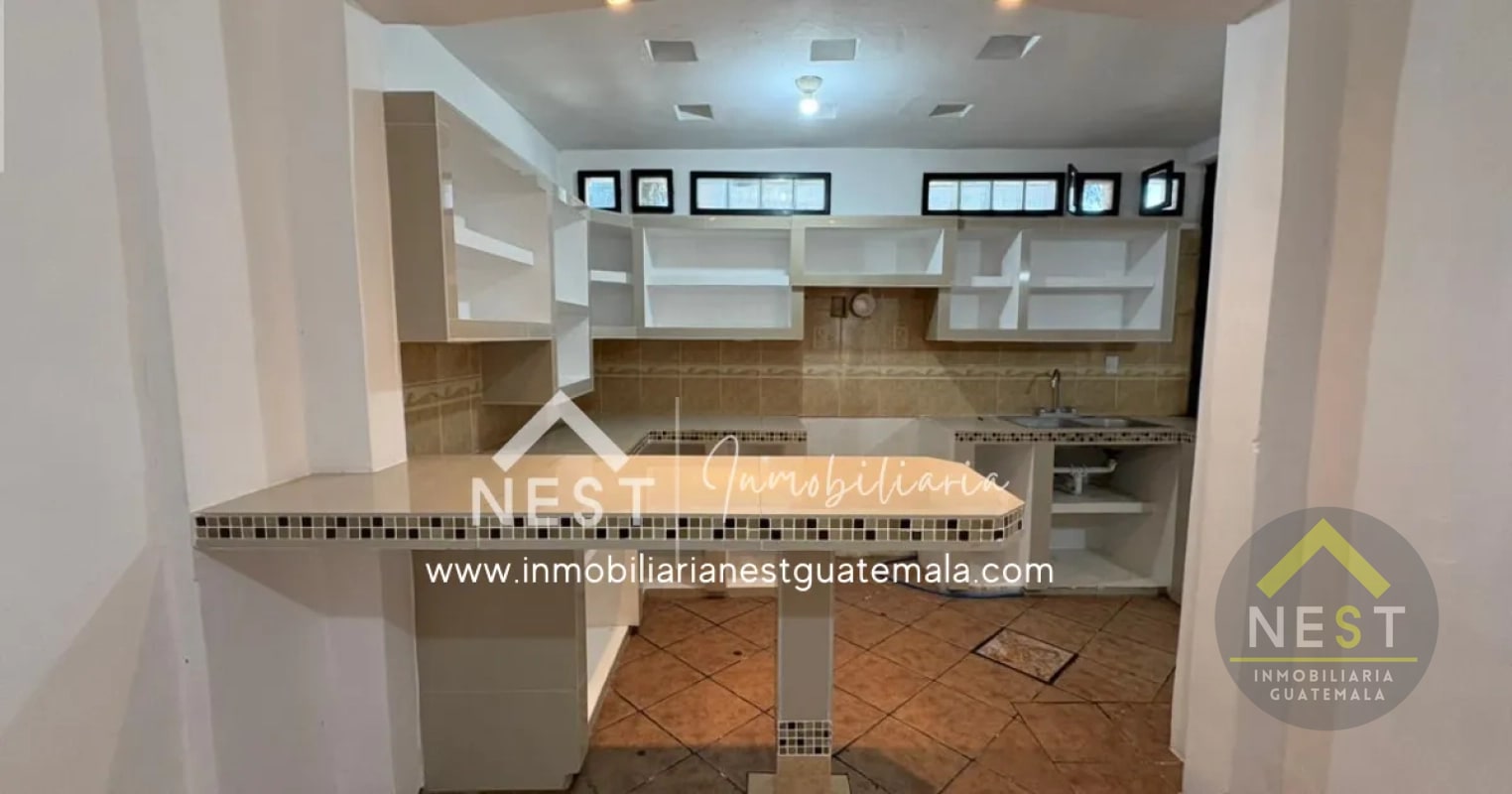 Casa amplia en venta | Residenciales LOS OLIVOS - Zona 18 - 17
