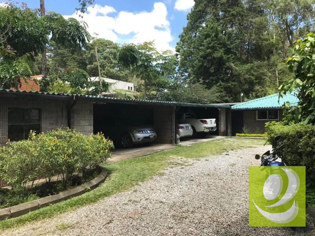 Casa en amplio terreno fuera de garita en zona 16 — Casa en Venta en Zona 16, Guatemala, Ciudad — foto 3 de 8