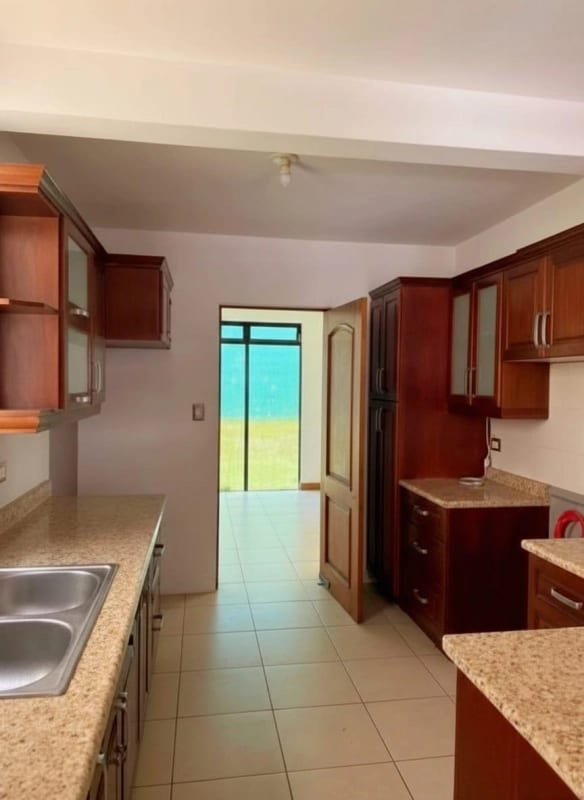 CASA EN VENTA  CONDOMINIO BOSQUE ESCONDIDO ENTRADA A FRAIJANRES — Casa en Venta en Carretera a El Salvador, Guatemala, Ciudad — foto 6 de 11