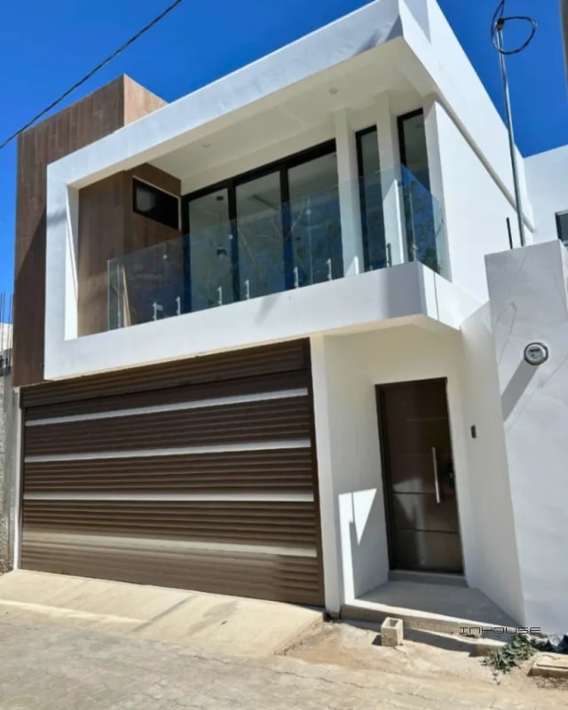 CASA EN VENTA EN ZONA 16 EN PLANOS - 1