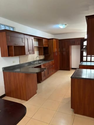 Se renta hermosa casa grande en Residencial Los Diamantes  — Casa en Alquiler en Los Diamantes, Carretera a El Salvador, Guatemala, Ciudad — miniatura 12 de 17