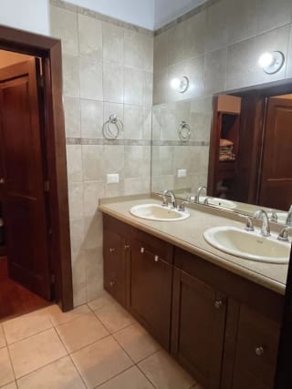 SE VENDE LINDA CASA EN UBICACIÓN PRIVILEGIADA - SAN RAFAEL 2 — Casa en Venta en San Rafael, Santa Catarina Pinula, Guatemala, Ciudad — miniatura 10 de 17