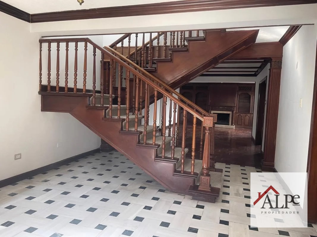 CASA EN VENTA LA VILLA ZONA 14 - 8
