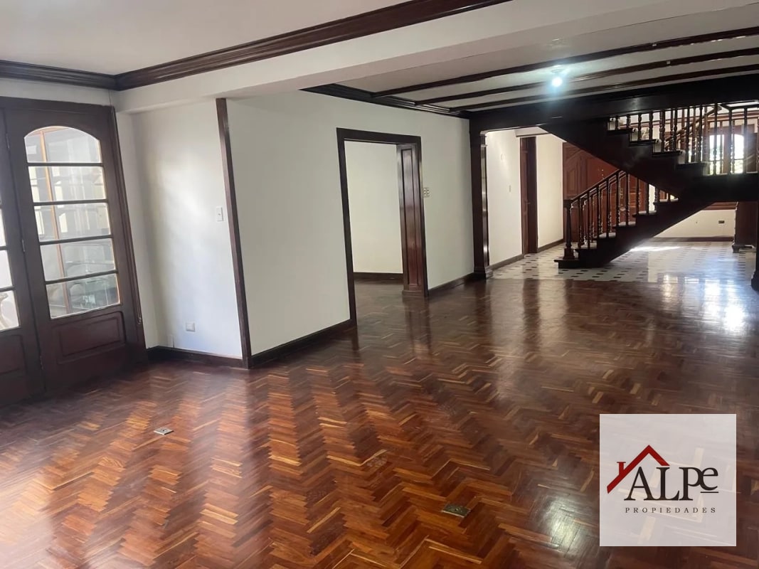 CASA EN VENTA LA VILLA ZONA 14 - 7