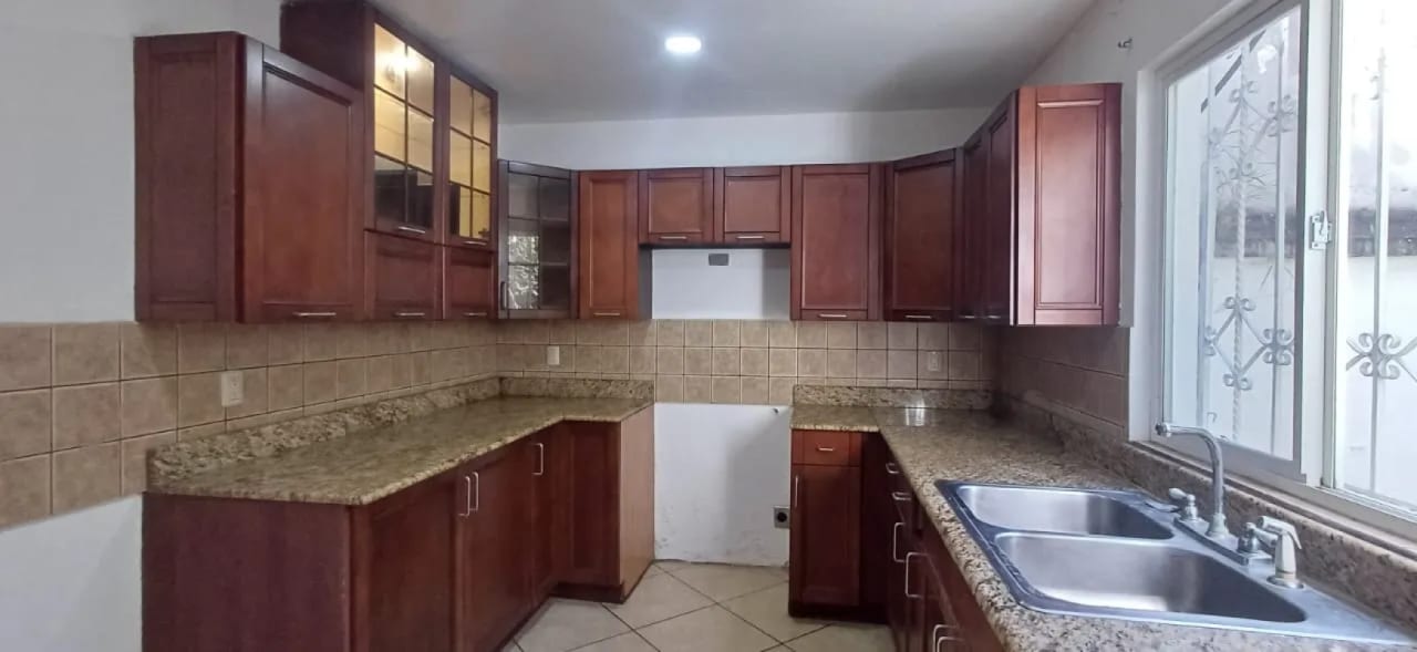 Se renta casa en zona 10 — Casa en Alquiler en Zona 10, Guatemala, Ciudad — foto 8 de 16