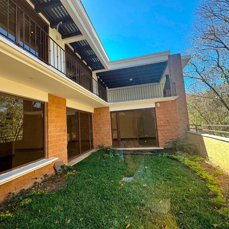 CASA EN VENTA EN ZONA 16 ENCINOS DE CAYALA, CON APARTAMENTO INDEPENDIENTE - 2