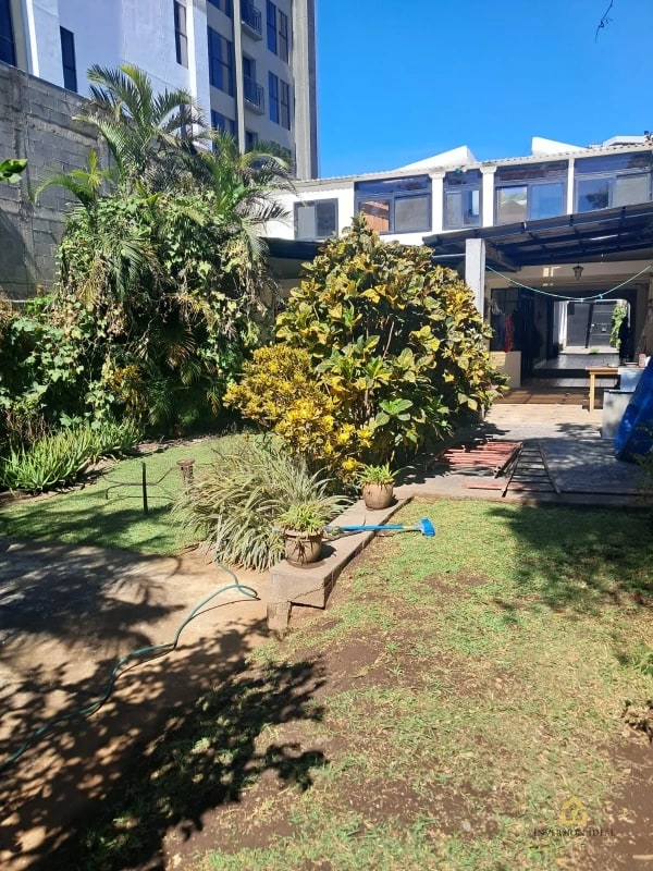 Casa comercial en renta Condominio Mariscal zona 11 - 1