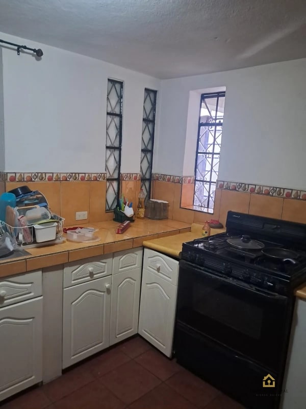 Casa comercial en renta Condominio Mariscal zona 11 - 14