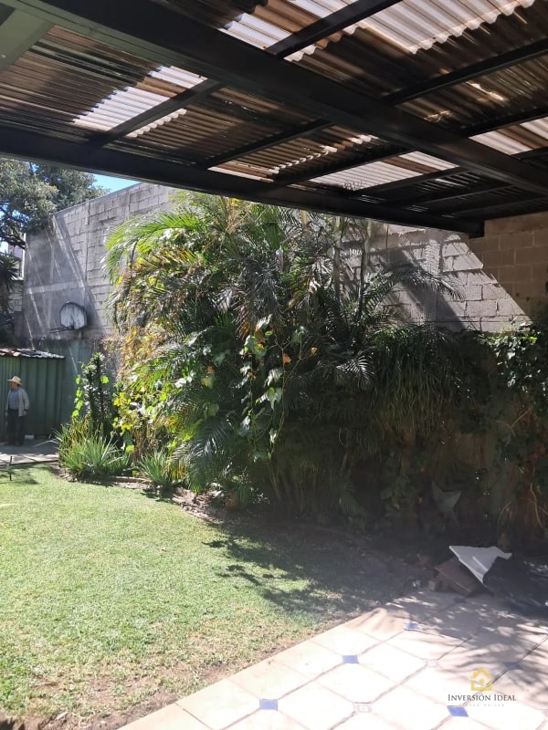 Casa comercial en renta Condominio Mariscal zona 11 - 11