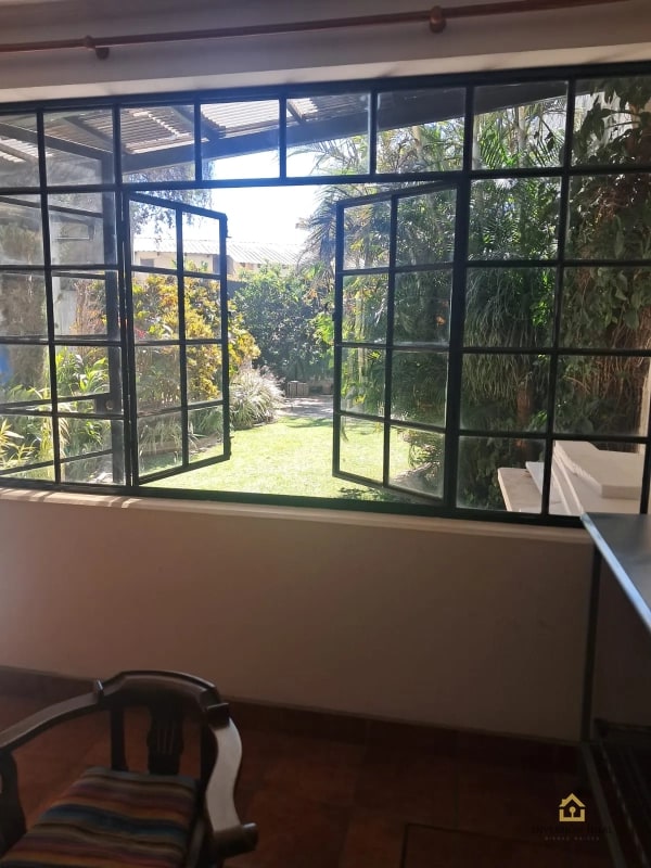 Casa comercial en renta Condominio Mariscal zona 11 - 9