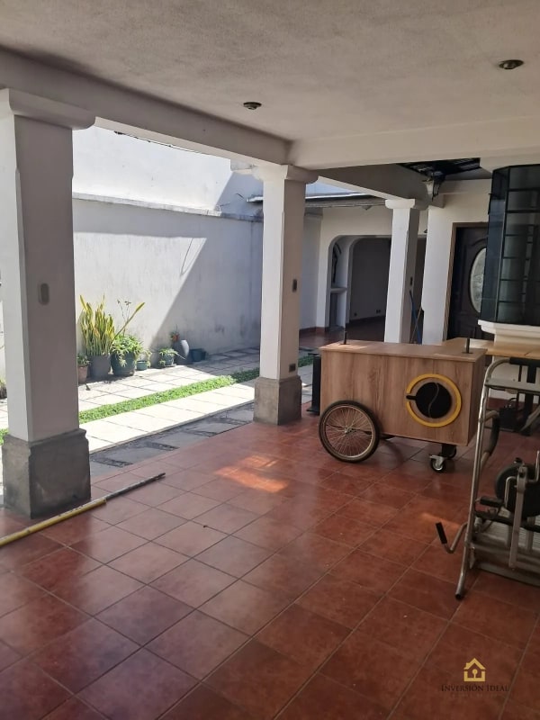 Casa comercial en renta Condominio Mariscal zona 11 - 2