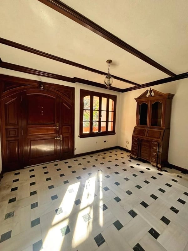 CASA EN VENTA - AMPLIO JARDÍN -  MALLORCA LA VILLA ZONA 14 — Casa en Venta en Zona 14, Guatemala, Ciudad — foto 11 de 16