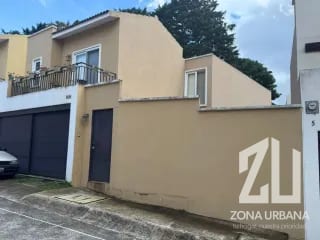Casa de dos niveles con jardín — Casa en Venta en Cumbres de La Arboleda, Carretera a El Salvador, Guatemala, Ciudad — miniatura 1 de 10