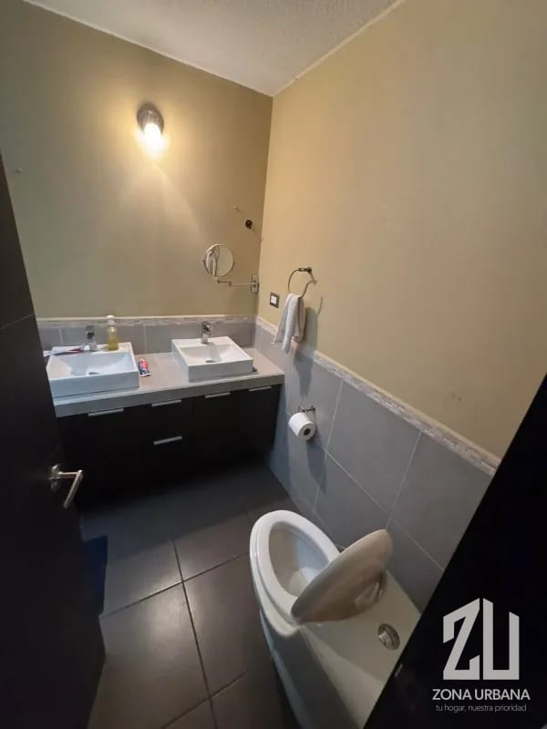 Casa de dos niveles con jardín — Casa en Venta en Cumbres de La Arboleda, Carretera a El Salvador, Guatemala, Ciudad — foto 2 de 10