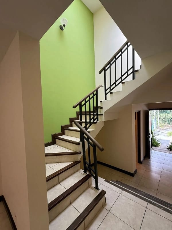 Amplia casa en Prados de Muxbal — Casa en Alquiler en Muxbal, Guatemala, Ciudad — foto 10 de 13
